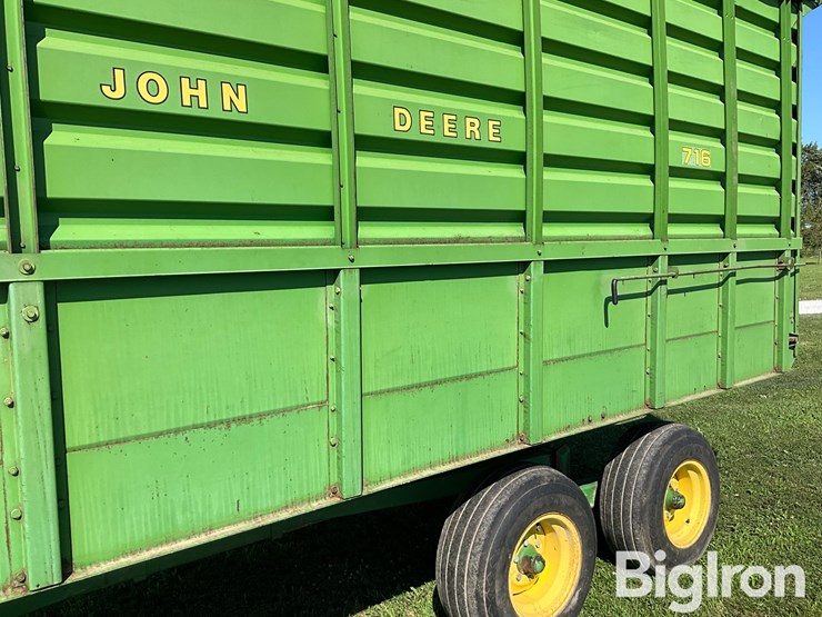 john-deere-716-image-11