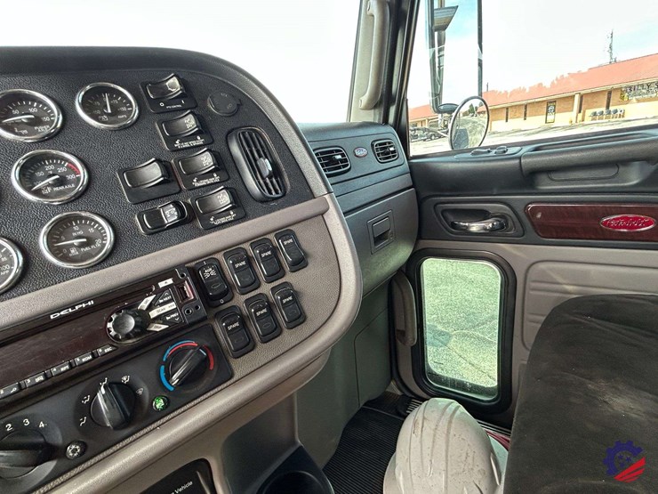 2016-peterbilt-367-image-90