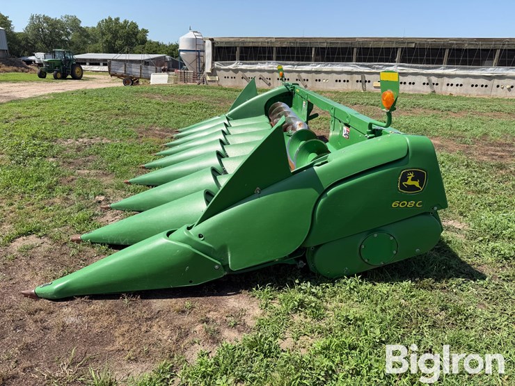 2016-john-deere-608c-image-8