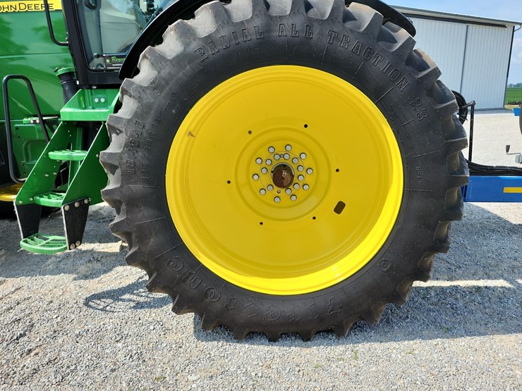 2013-john-deere-8235r-image-8