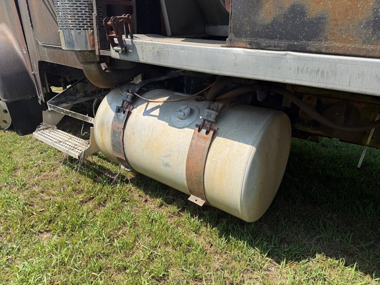#52611-•-1985-freightliner-single-cab-t/a-fertilizer-truck-2fupysyb5fh254590-inv#52611-image-35