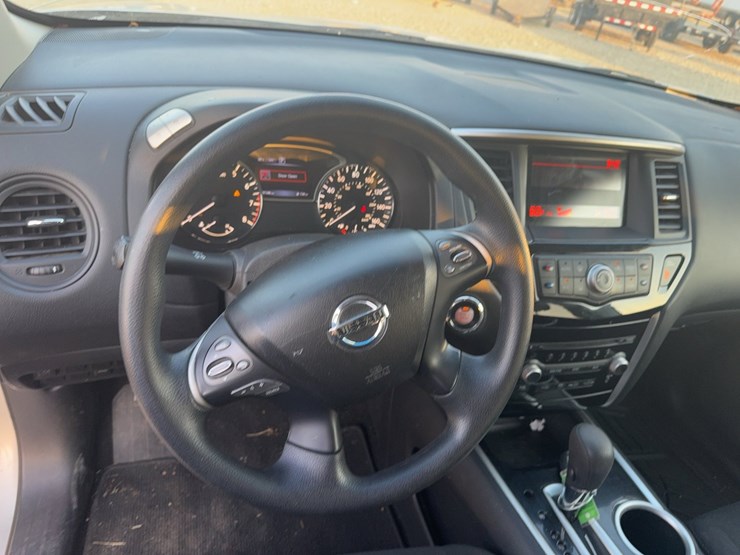 2016-nissan-pathfinder-image-40