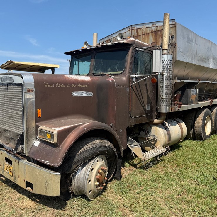 #52611 • 1985 Freightliner Single Cab T/A Fertilizer Truck 2FUPYSYB5FH254590 INV#52611