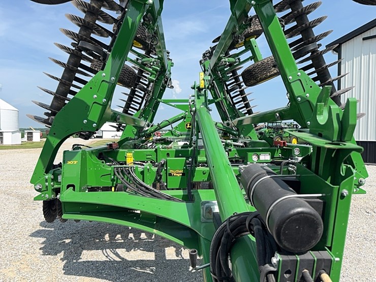 2021-john-deere-2660vt-image-13
