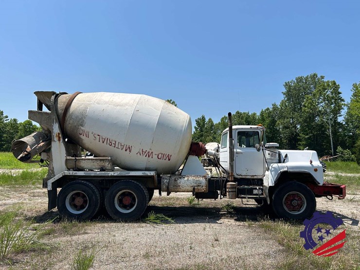 1988-mack-dm690s-image-39