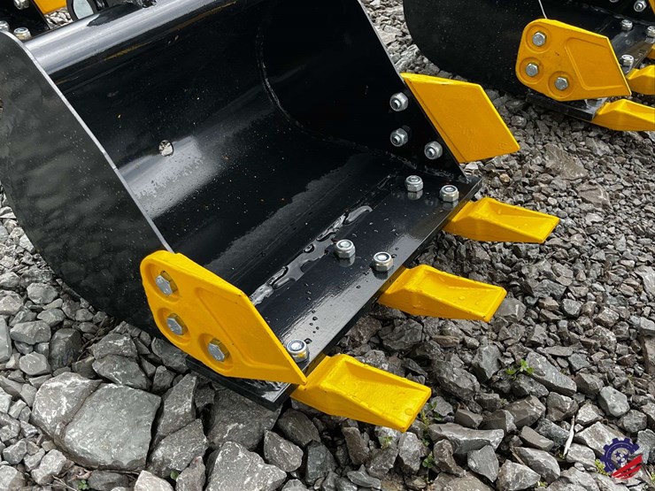 unused-2026-ce-16in-toothed-bucket-image-7