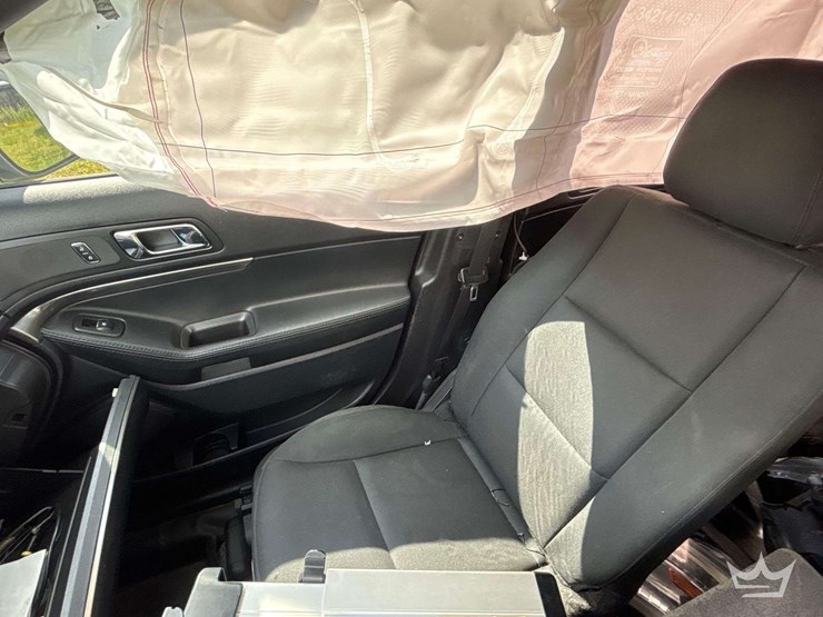 2018-ford-explorer-image-18