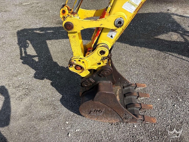 2012-yanmar-vio27-image-19