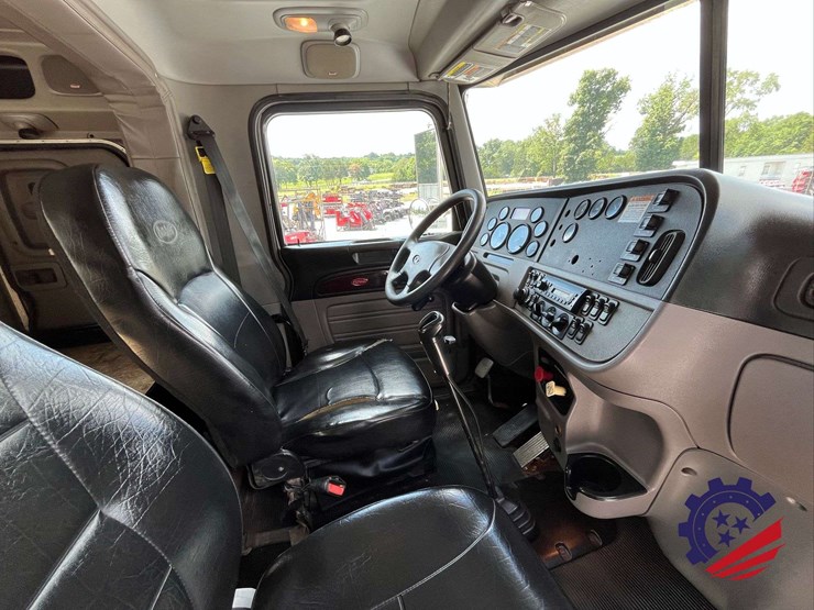 2013-peterbilt-367-image-65