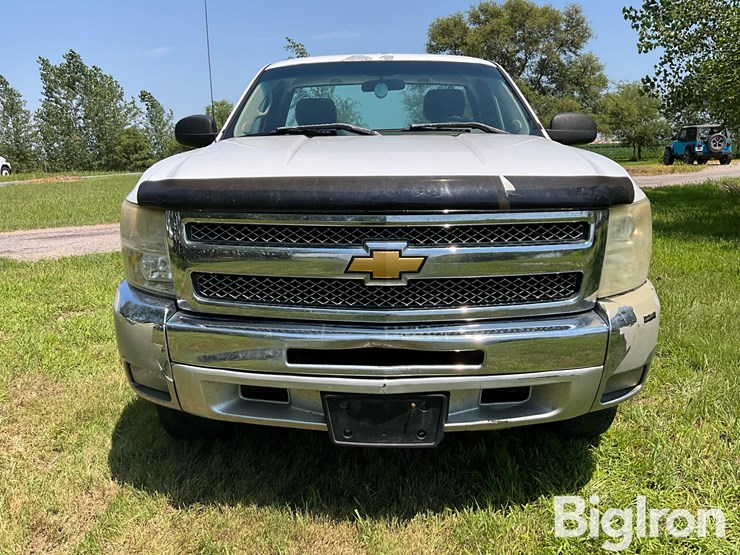 2012-chevrolet-silverado-2500-image-2