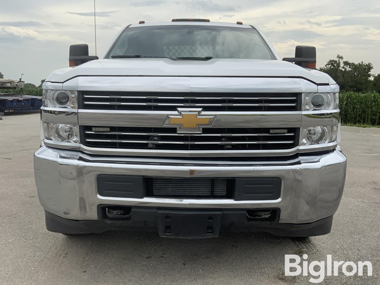 2016-chevrolet-3500-image-2