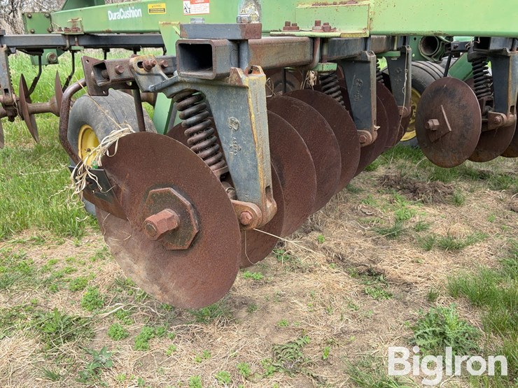 john-deere-235-image-14