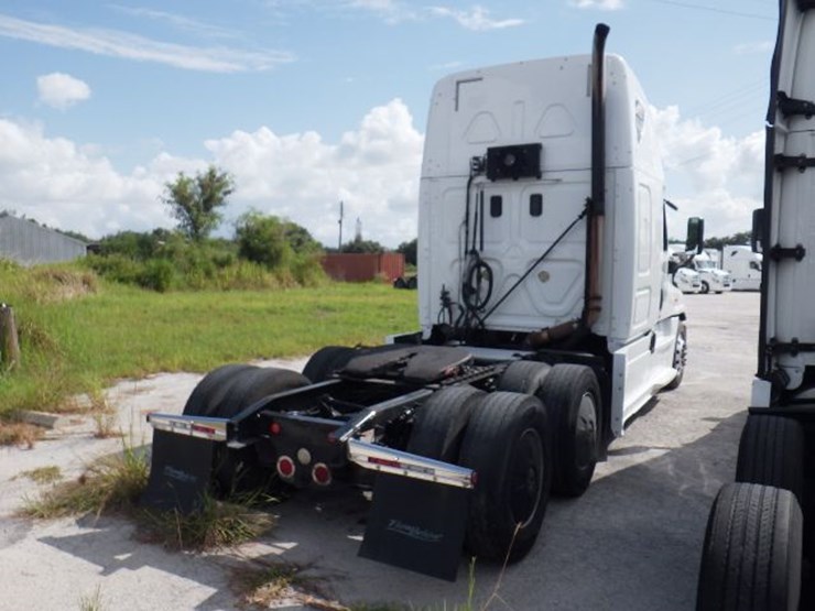 2017-freightliner-cascadia-125-evolution-image-13