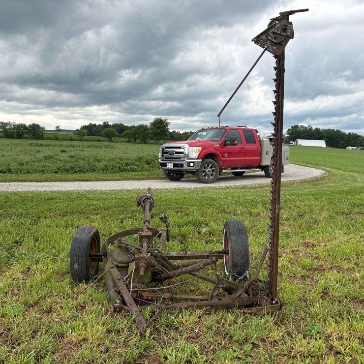 7' New Idea pull type sickle bar mower