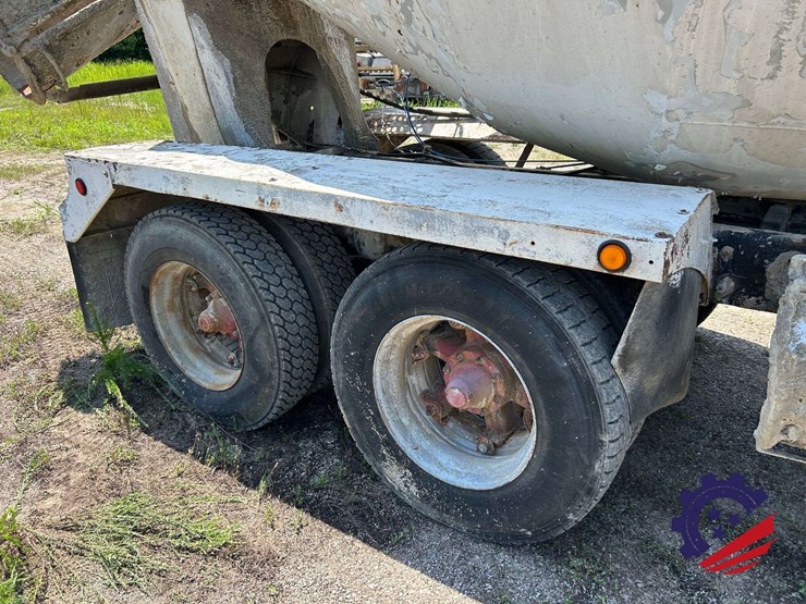 1992-mack-dm600gk-rear-discharge-concrete-mixer-truck-image-49