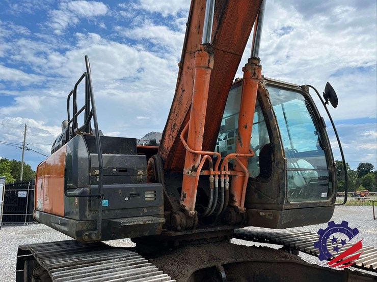 2018-hitachi-zx300-lc-6n-image-44
