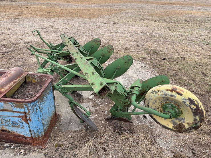 john-deere-three-point-four-bottom-plow-image-4