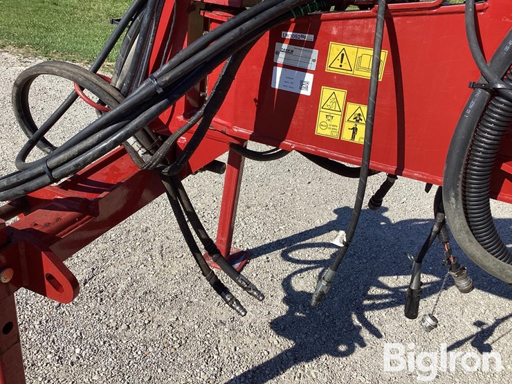 2014-case-ih-1255-image-12