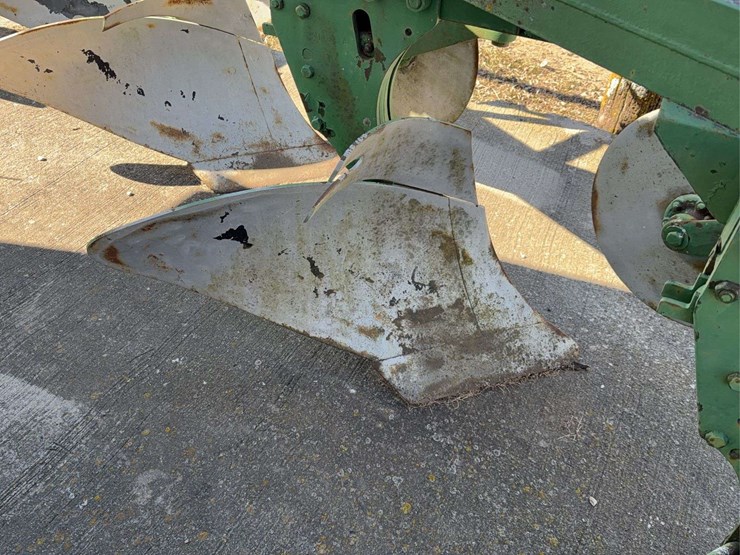 john-deere-three-point-four-bottom-plow-image-8