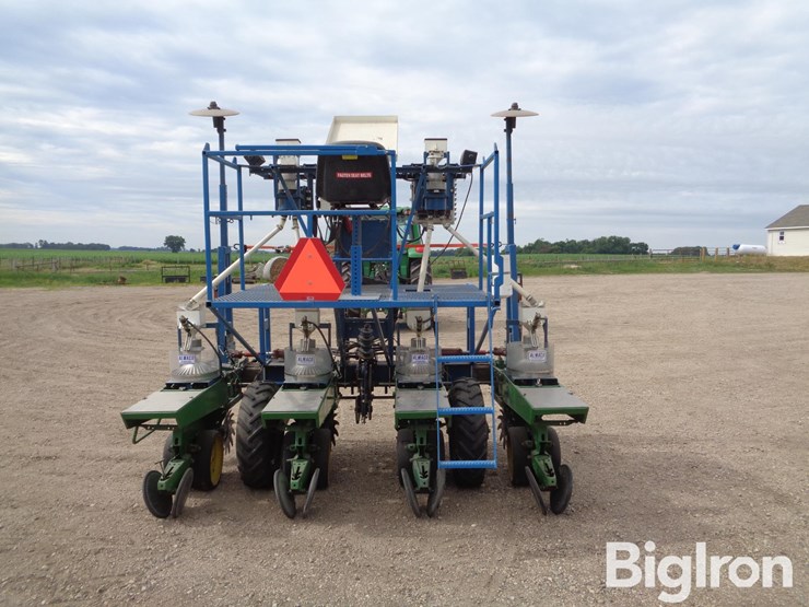 almaco-4r30-3-pt-research-planter-image-6
