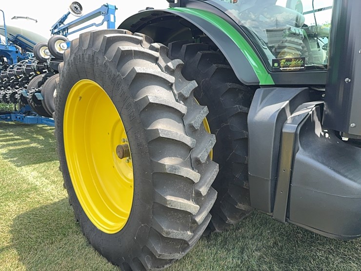 2013-john-deere-8235r-image-48
