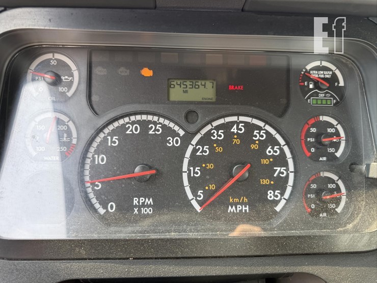 2013-freightliner-cascadia-113-image-39