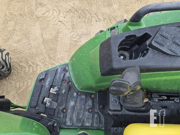 john-deere-4044m-image-12