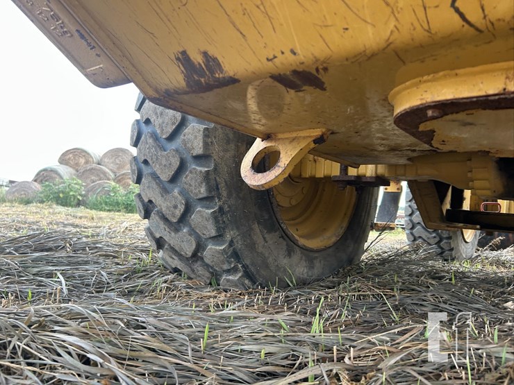 2015-caterpillar-910k-image-40