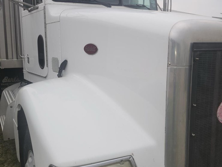 1999-peterbilt-385-image-16