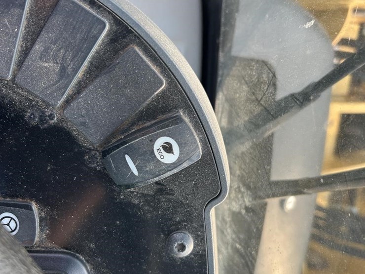 2015-caterpillar-910k-image-63