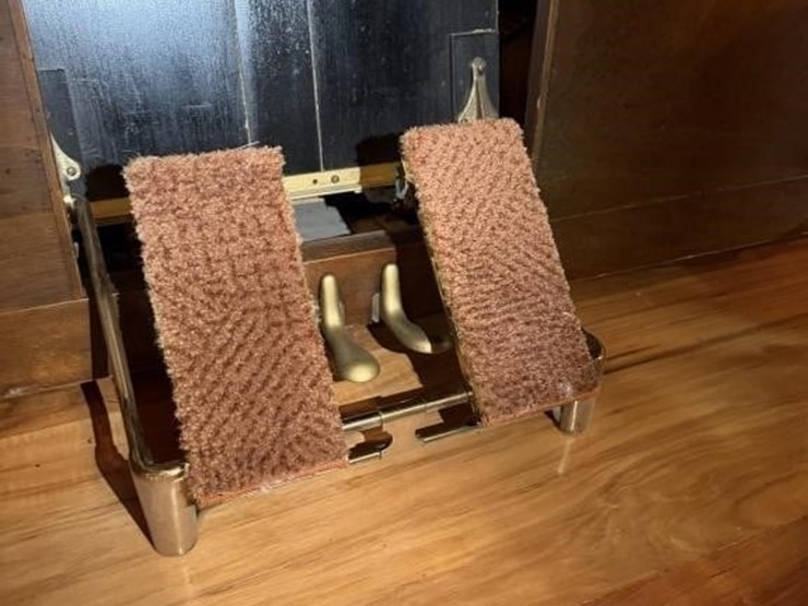 offsite--antique-player's-piano-image-8