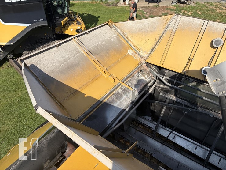 2011-claas-lexion-760-image-21