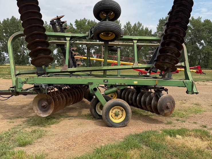 john-deere-335-image-3