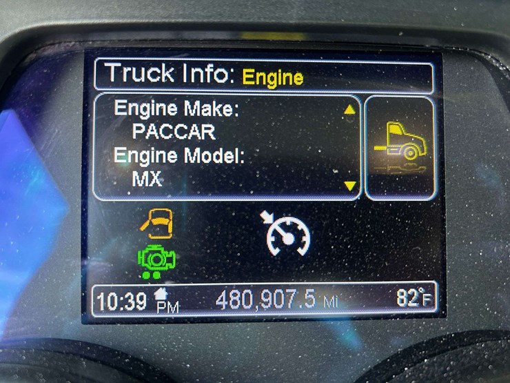 2019-peterbuilt-579-semi-tractor-image-32