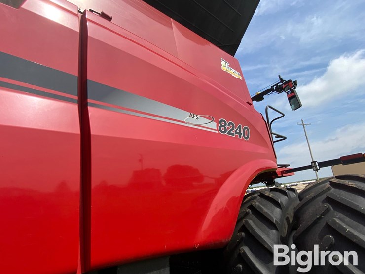 2017-case-ih-8240-image-18