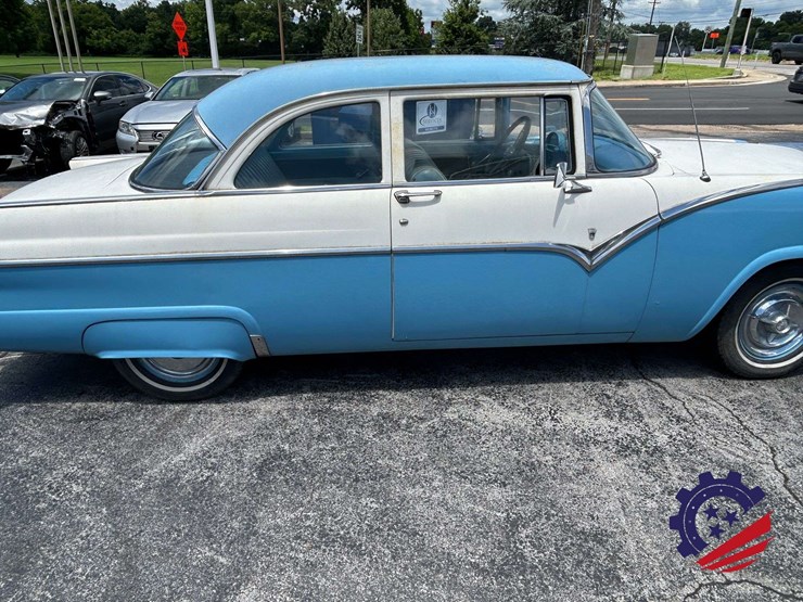 1955-ford-fairlane-club-sedan-image-7