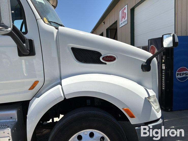 2015-peterbilt-579-image-18