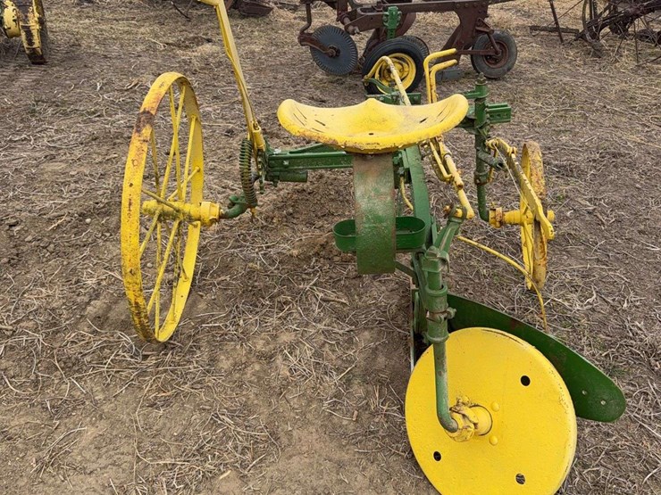 john-deere-one-bottom-plow-image-4