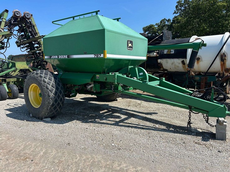 john-deere-787-image-2