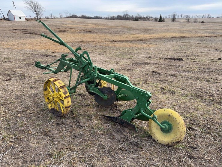 john-deere-pull-type-two-bottom-plow-image-3