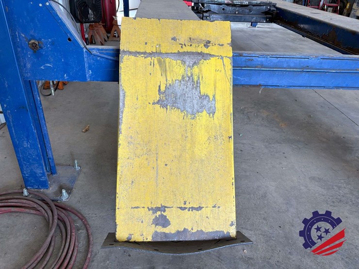 2014-bendpak-hds-14x-14,000-lb.-extended-four-post-vehicle-lift-with-dual-rolling-bridge-jacks-image-12