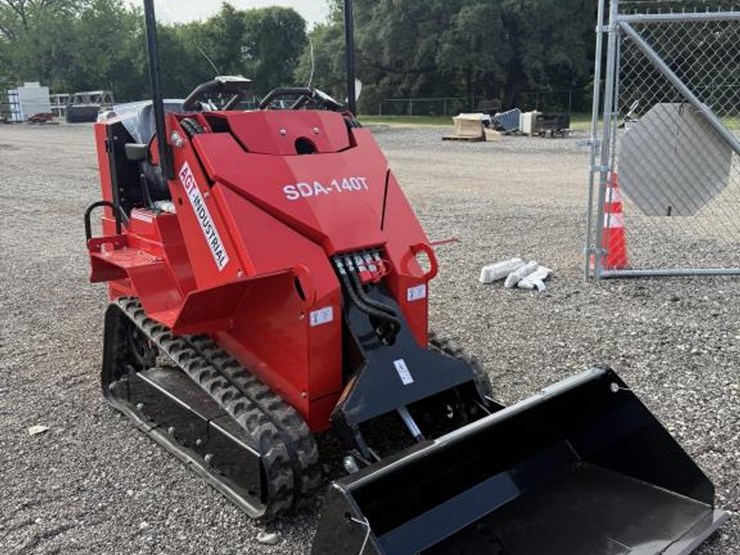 #7-•-mini-skid-steer-tracked-ride-on-loader--gas-image-3