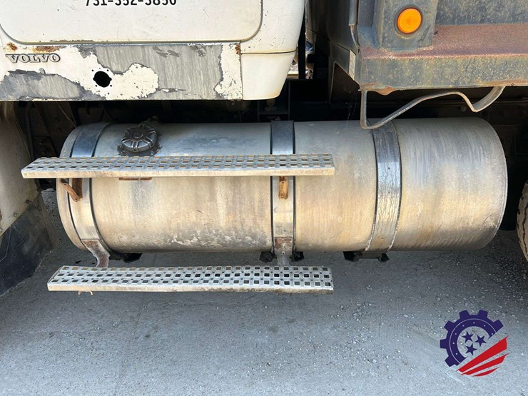1999-volvo-truck-vnm84-tri-axle-dump-truck-image-19