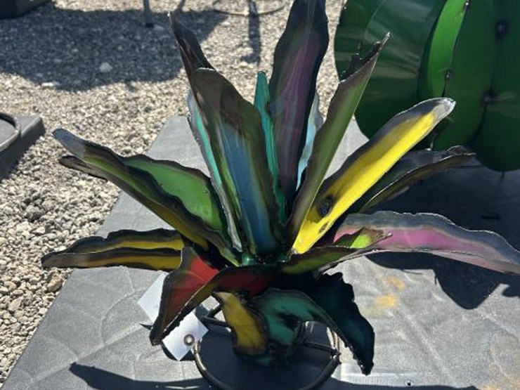 #146-•-metal-art---multi-color-aloe-or-yucca-plant-image-3