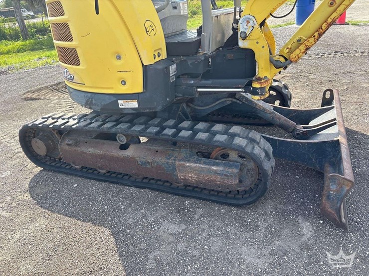 2012-yanmar-vio27-image-20