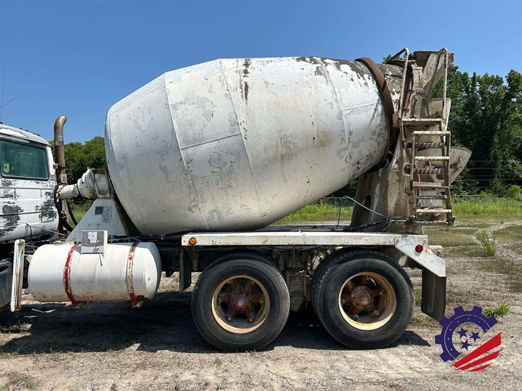 1992-mack-dm600gk-rear-discharge-concrete-mixer-truck-image-28