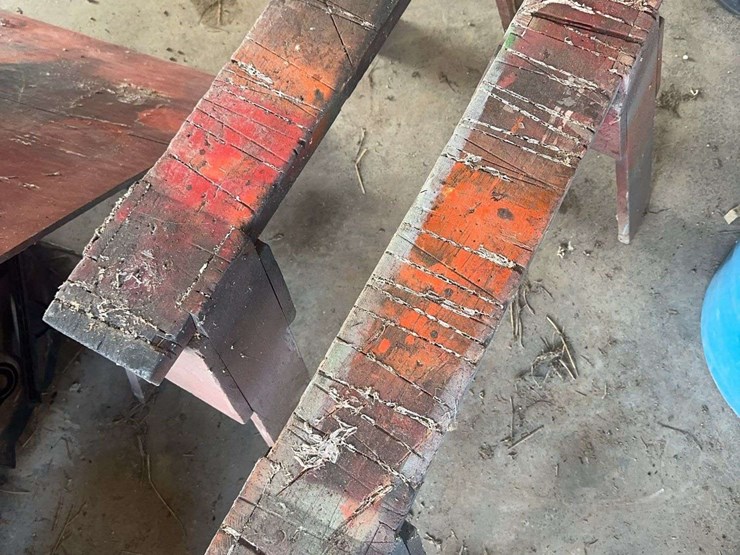 industrial-style-wooden-workshop-sawhorses-and-plywood-board-image-4