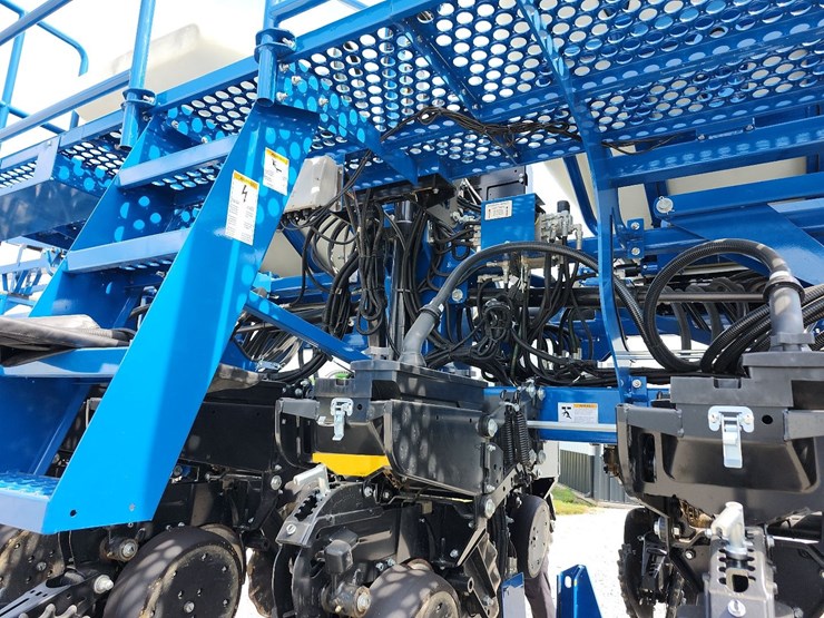 2023-kinze-3605-image-15