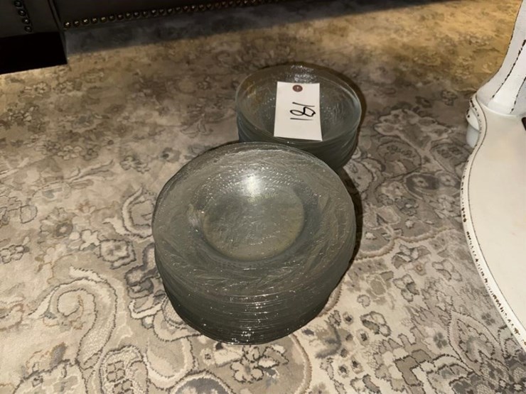 christmas-bowls-&-plates-image-1