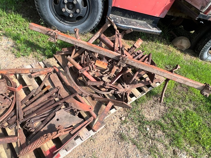 #9938-•-(3)-pallets-of-misc.-allis-chalmers-parts-image-7